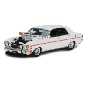 DDA 1:24 FORD XW FALCON GT-HO WHITE CUSTOM SLAMMED (DDA24825)