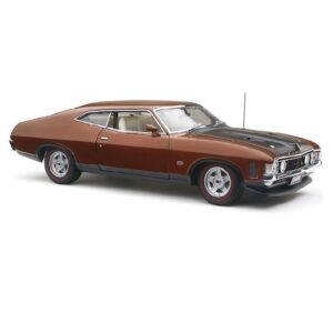 CLASSIC CARLECTABLES 1:18 FORD XA FALCON GT HARDTOP RPO83 WALNUT GLOW (18856)