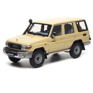 ALMOST REAL 1:18 TOYOTA LAND CRUISER 76 2017 CREAM (ALM870102)