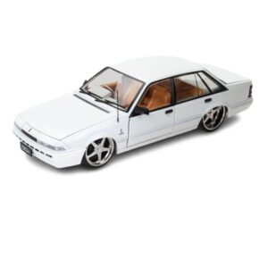 DDA 1:24 HOLDEN VL CALAIS CUSTOM METALLIC WHITE (DDA706)