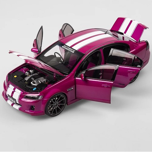 AUTHENTIC 1:18 HOLDEN VE COMMODORE SS V "N3VERL8" STREET CUSTOM (ACD18HVE1SC) - Image 2